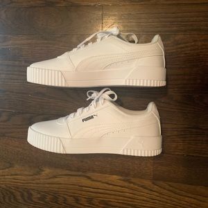 White puma sneakers